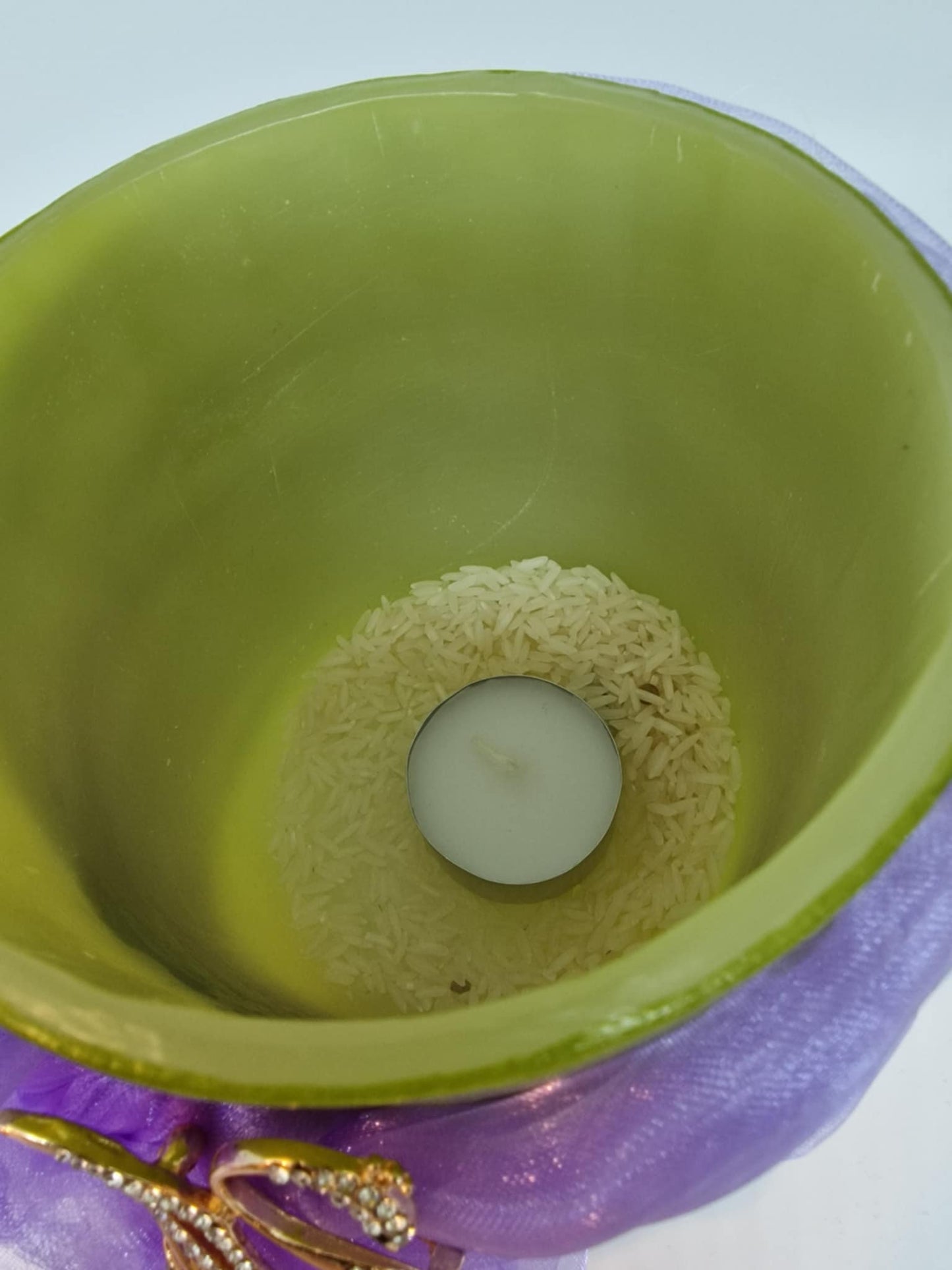 Groen kaarslantaarn met sjaal en zwaan