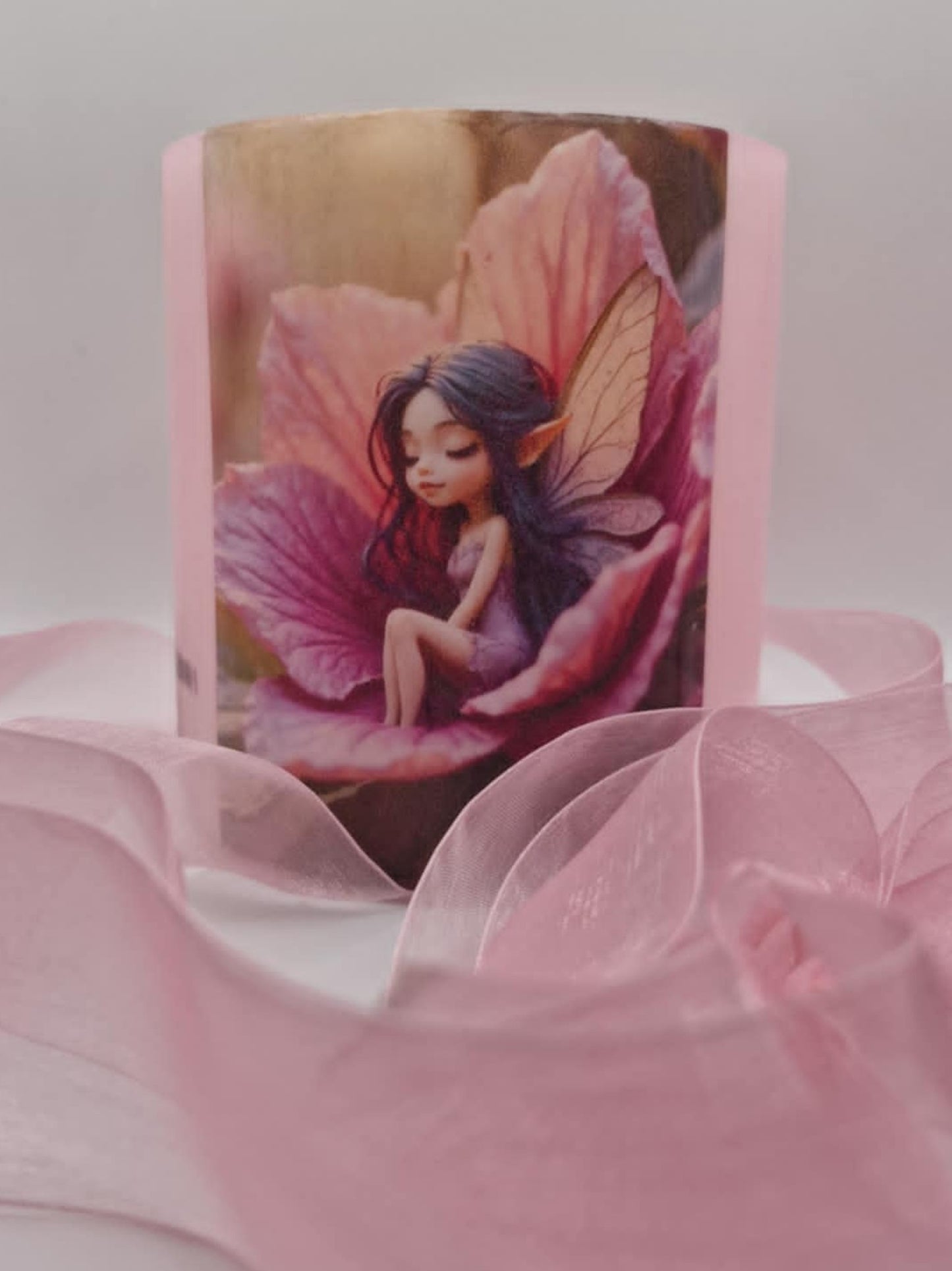 Fee op een bloem