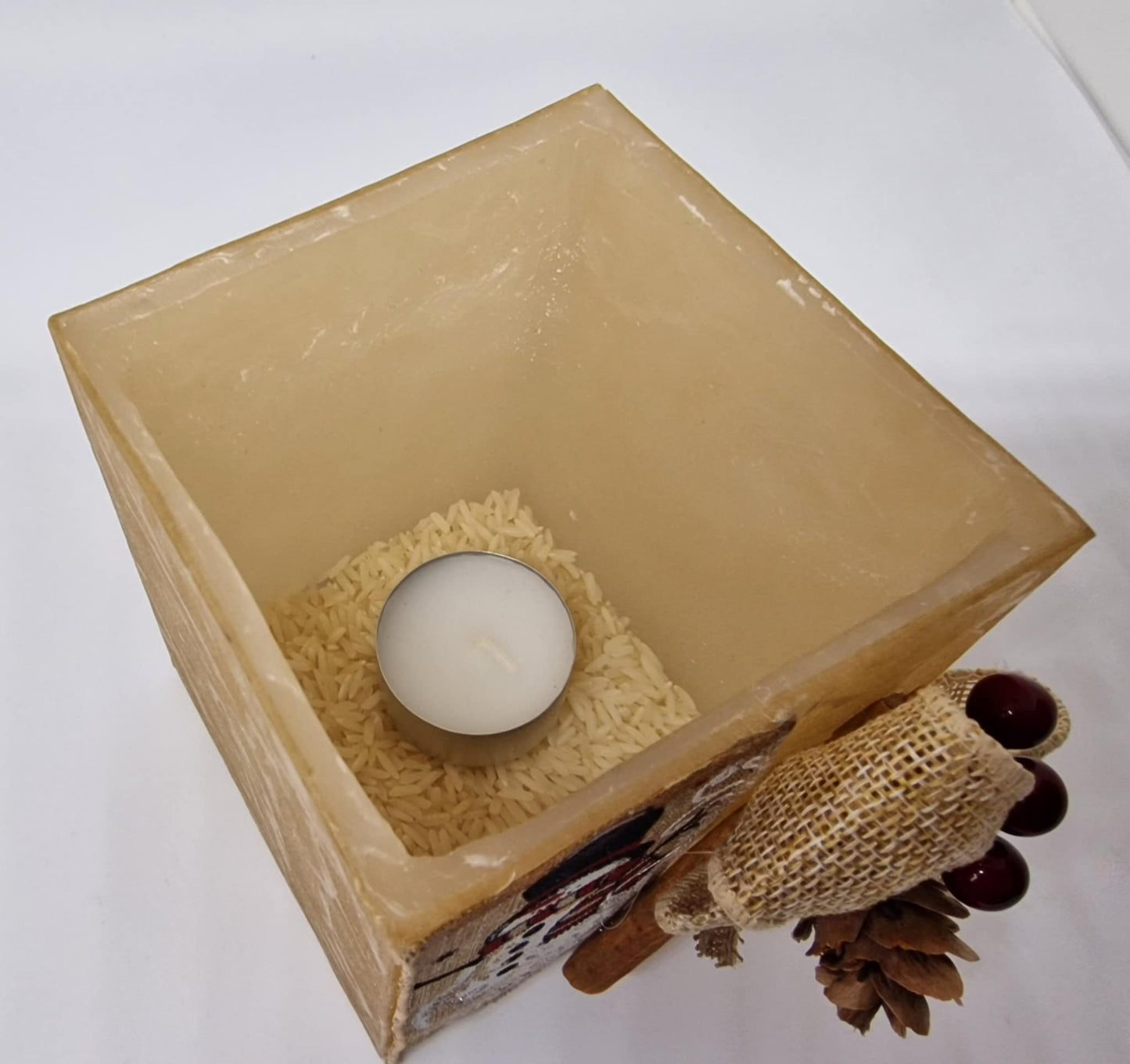 Beige kaarslantaarn met lintje sneeuwman