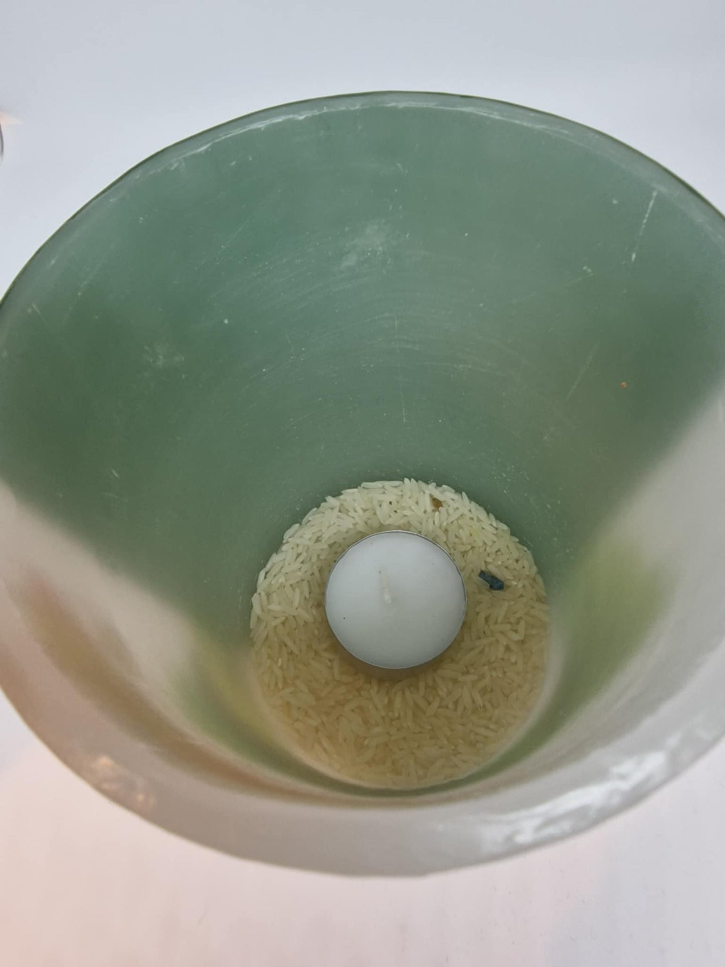 Groen kaarslantaarn met vliegtuig