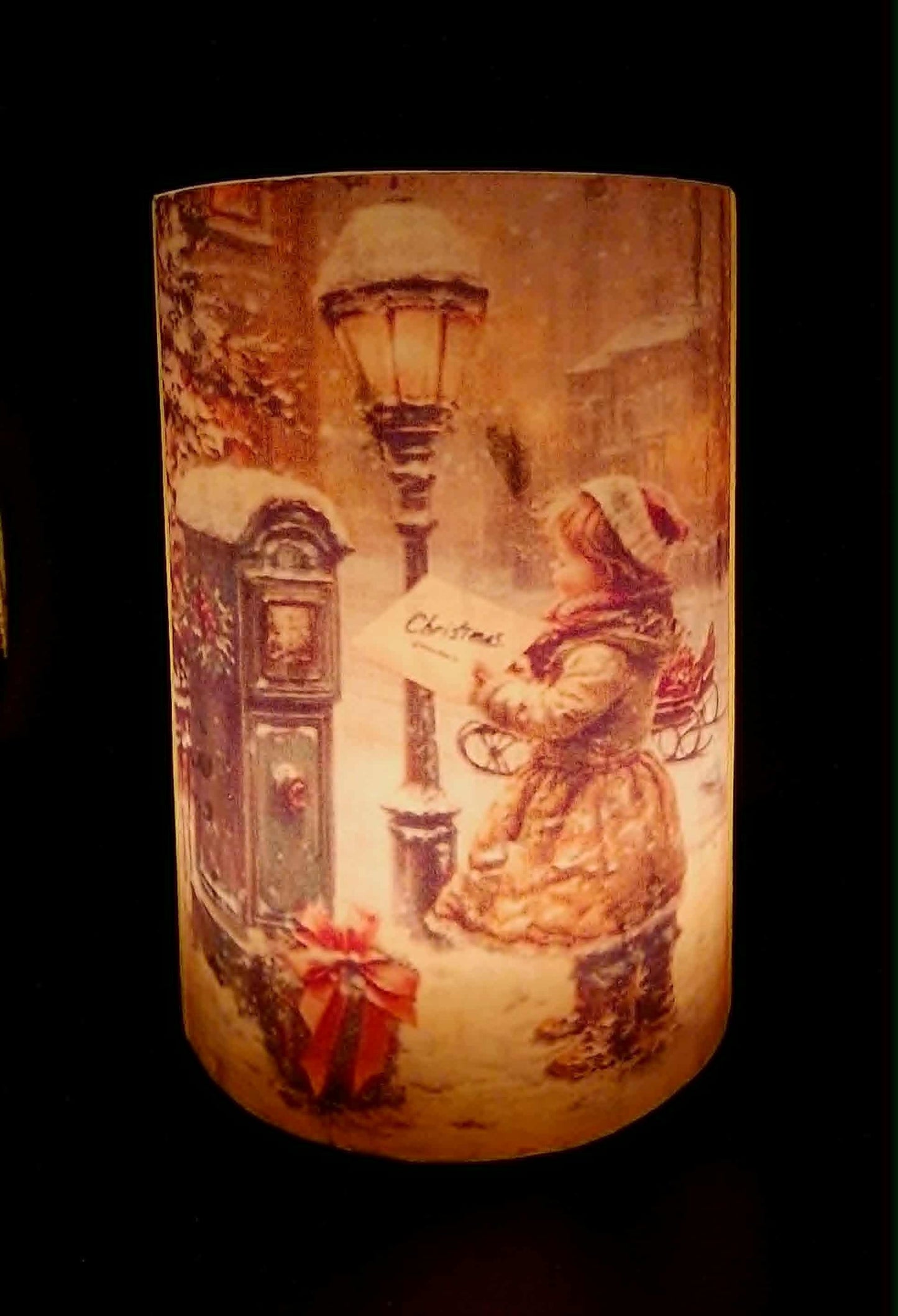 Meisje stuurt een brief naar de Kerstman