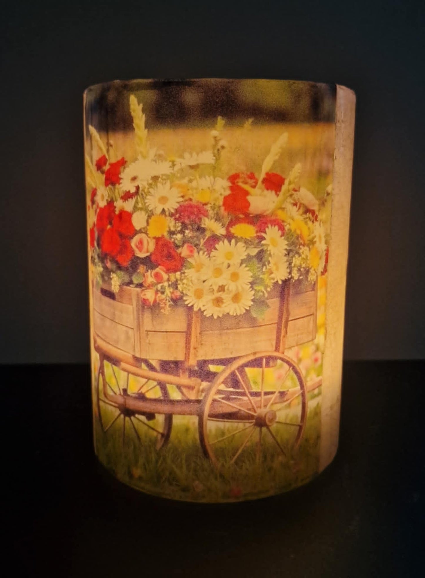 Houten trolley met bloemen