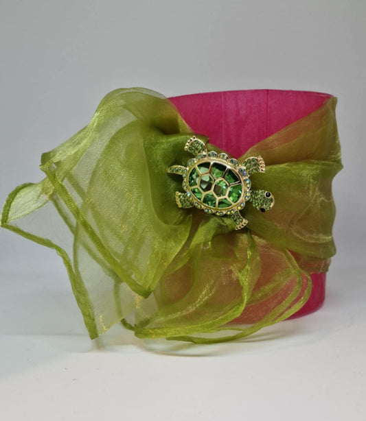 Fuchsia kaarslantaarn met sjaal en schildpad
