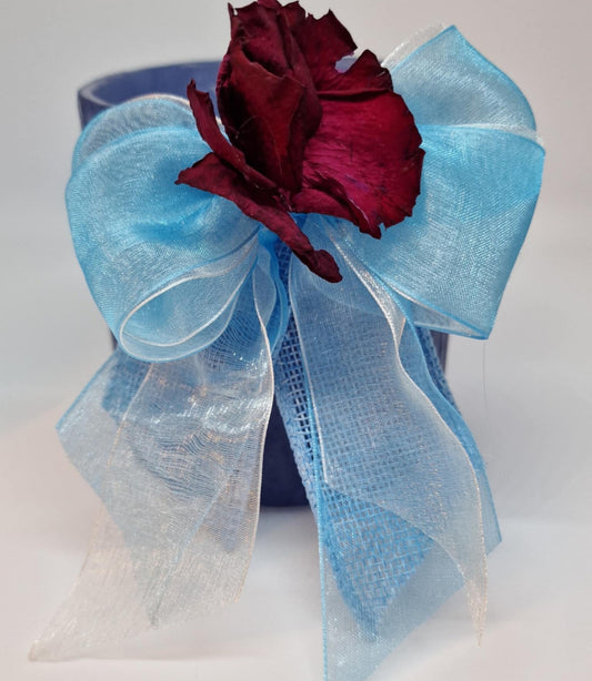 Blauw kaarslantaarn met linten