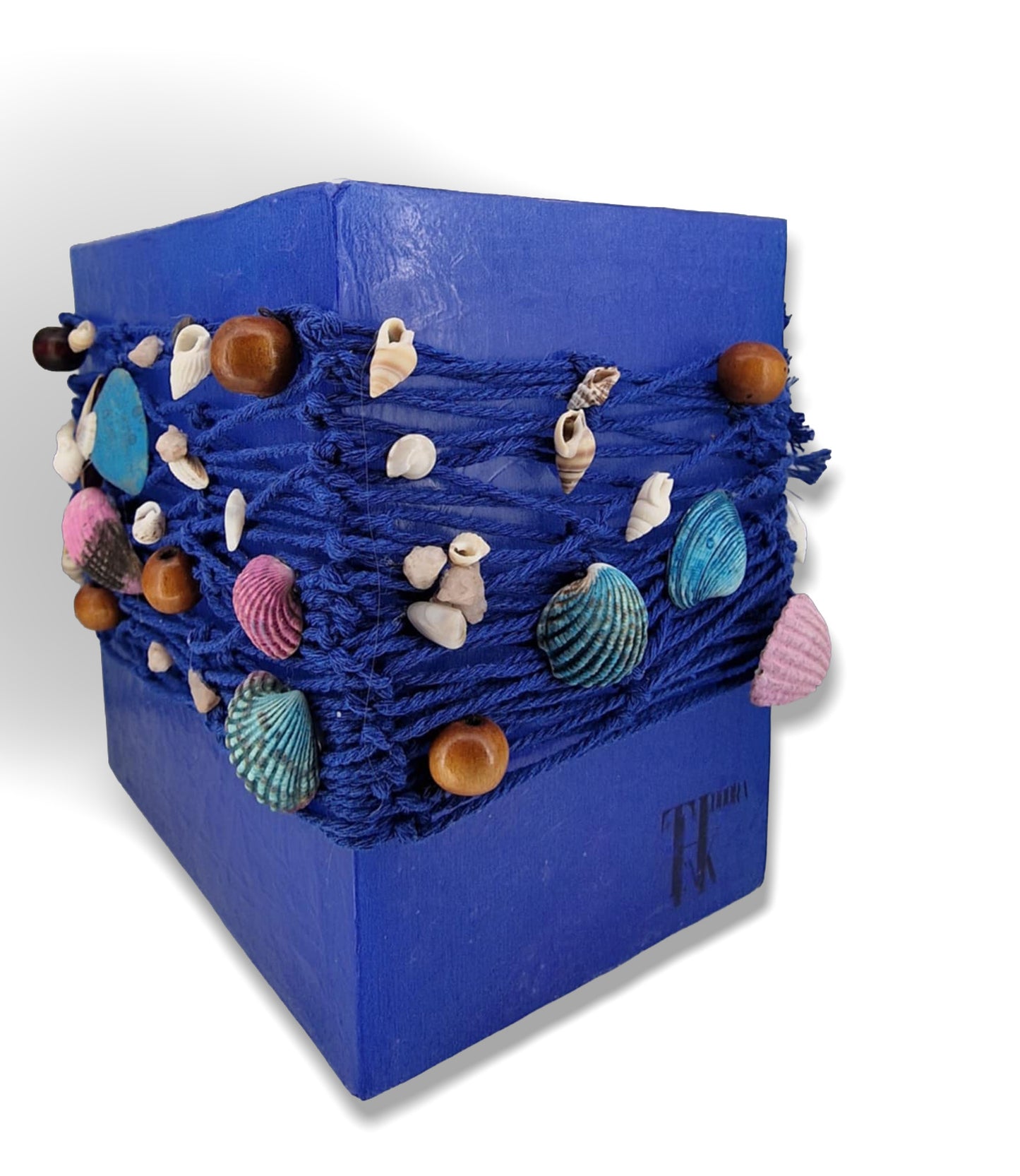 Zeeschelpen en blau vissernet