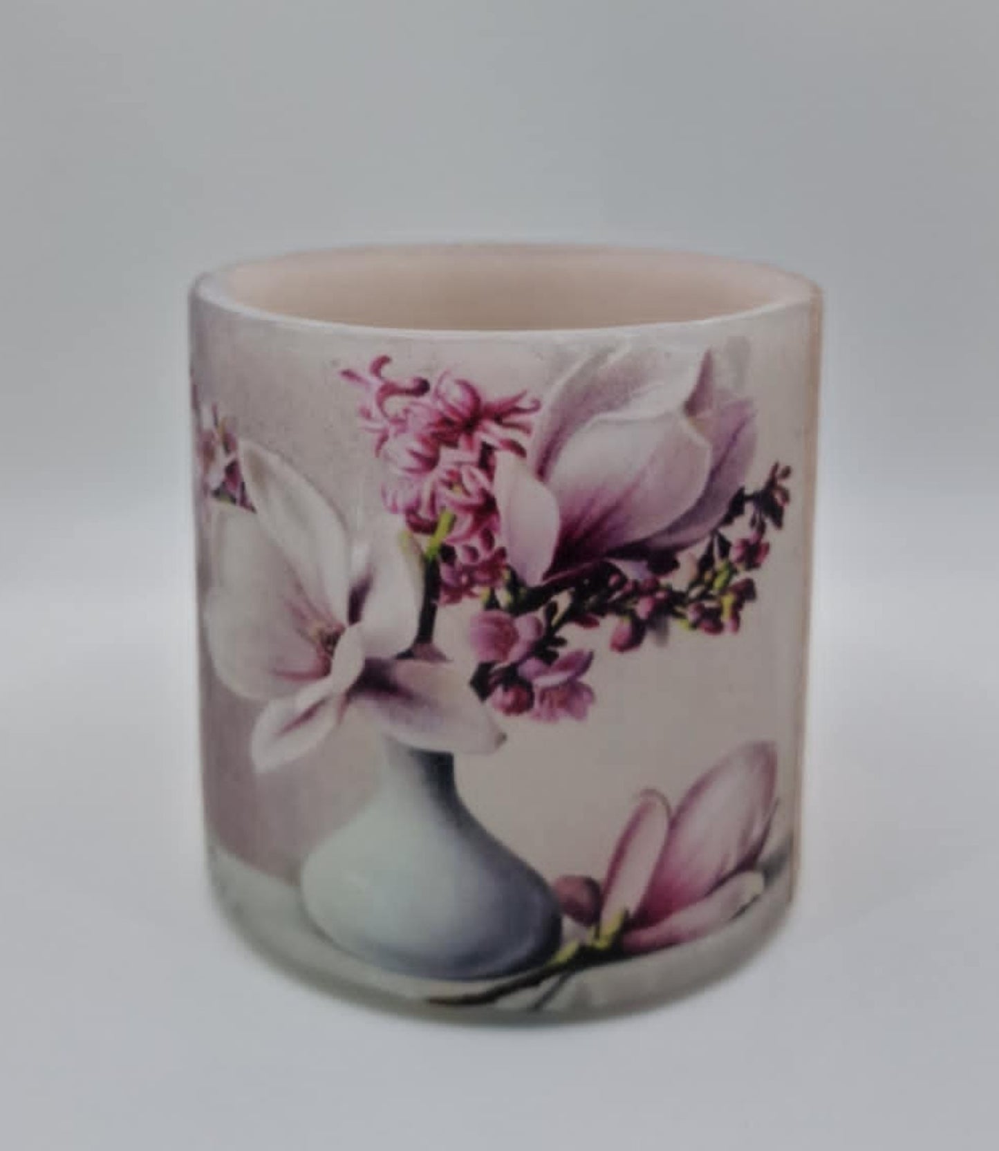 Magnolia met roze bloemen