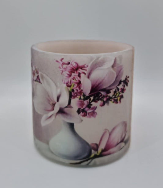 Magnolia met roze bloemen