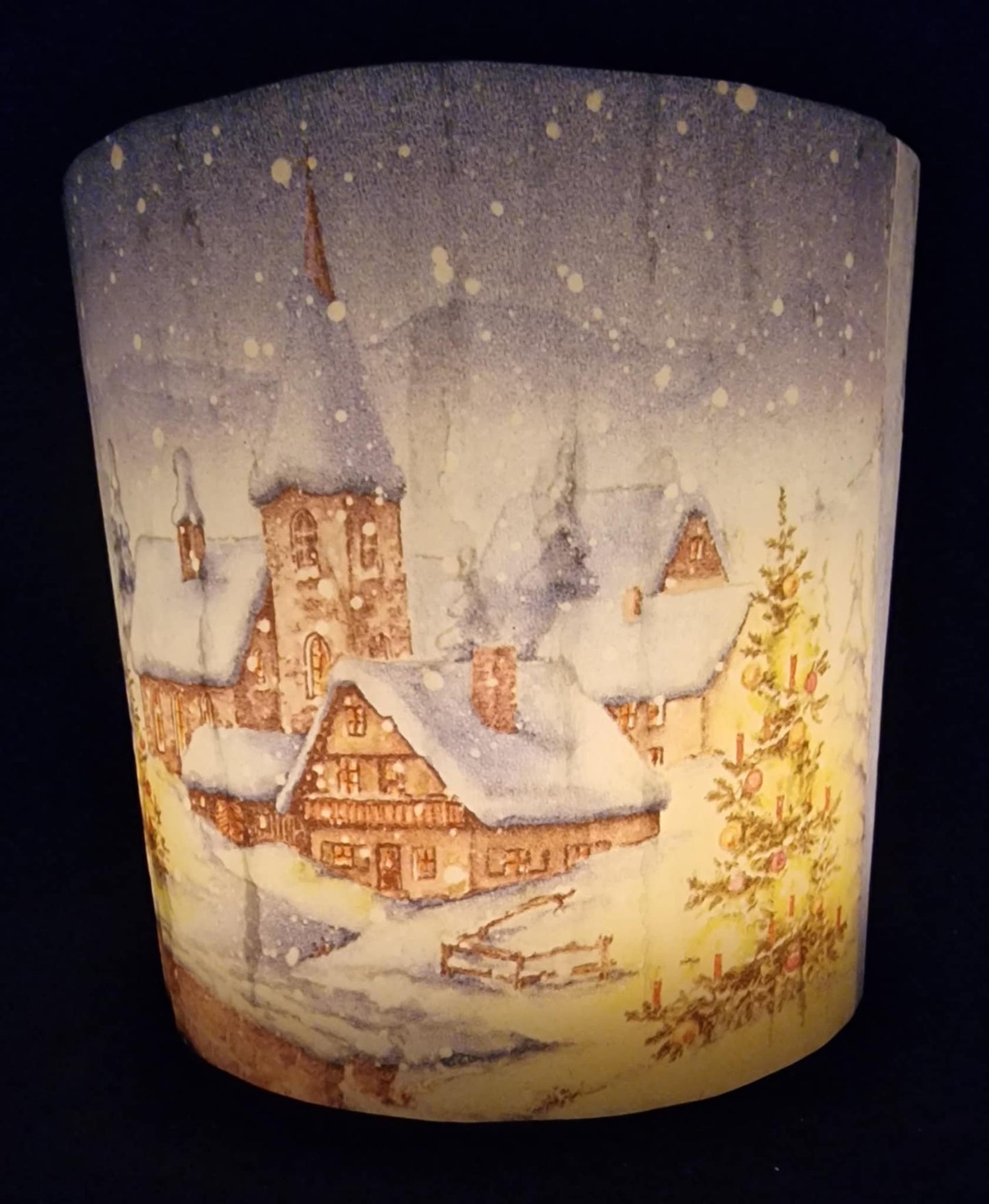 Kerstnacht in besneeuwd dorp