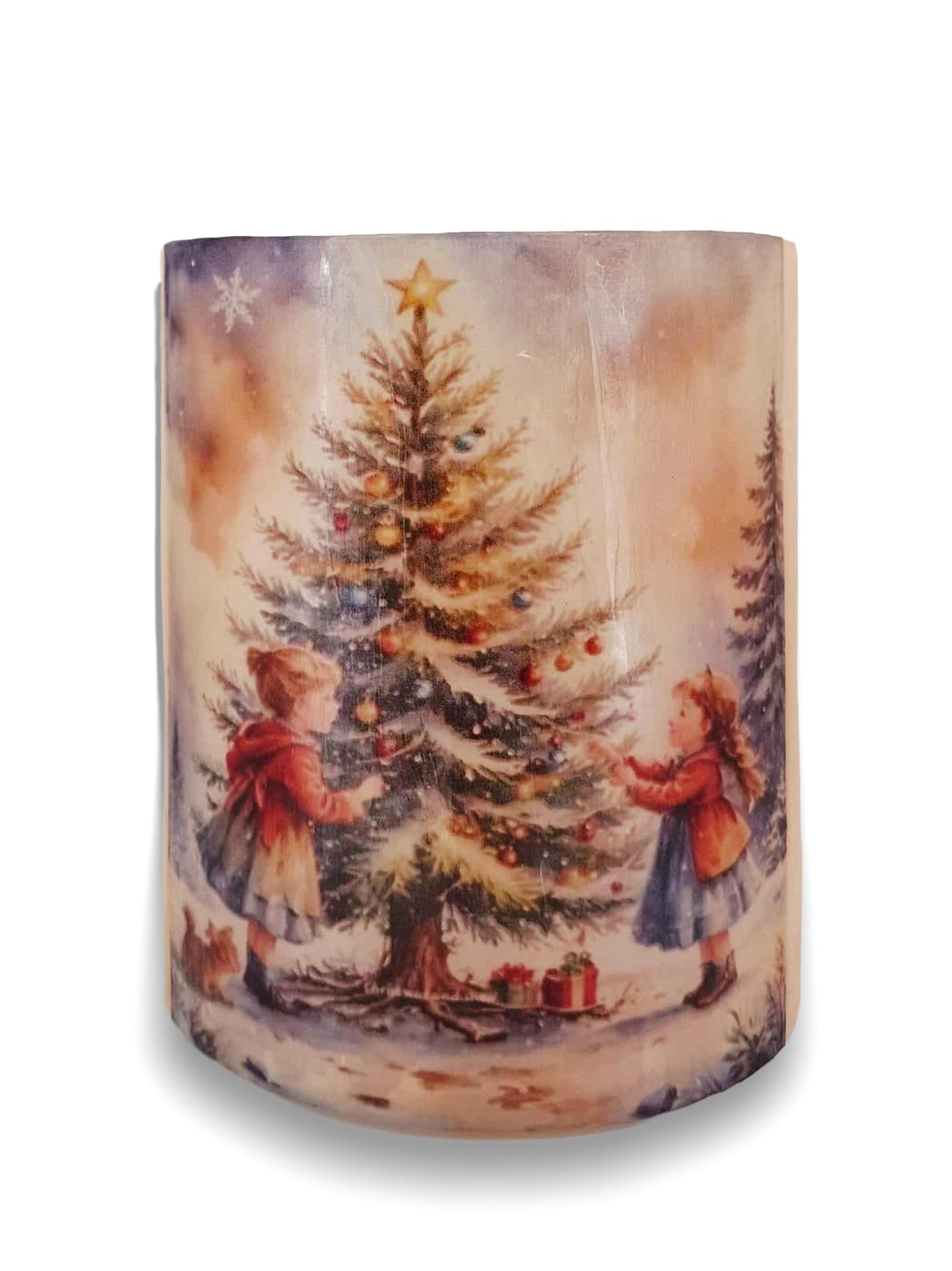 Kinderen versieren de kerstboom