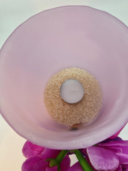 Paars kaarlantaarn met bloemen  en lintje