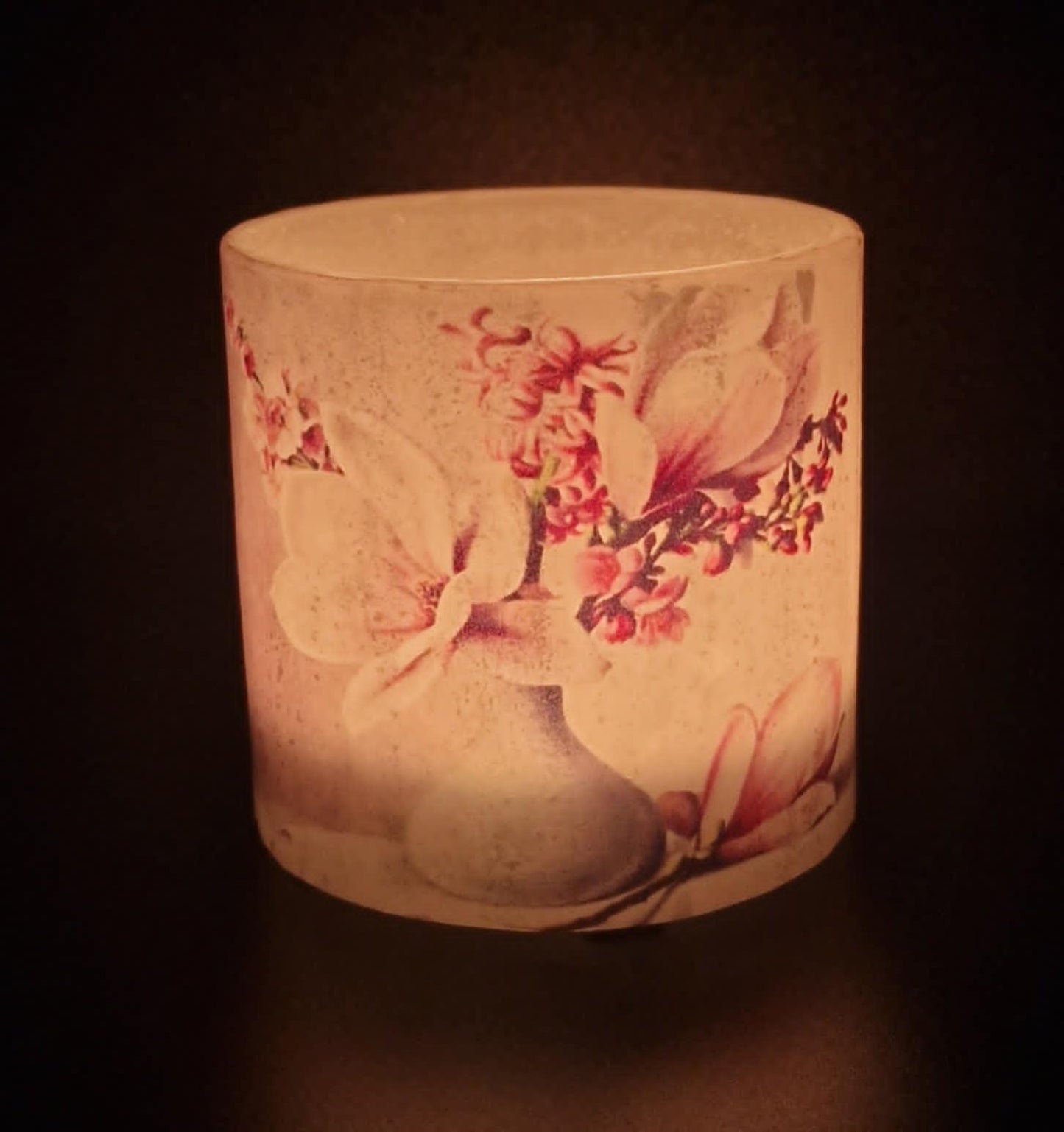 Magnolia met roze bloemen