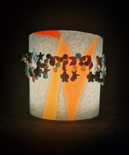 Zeeschelpen vormen het woord 'summer'